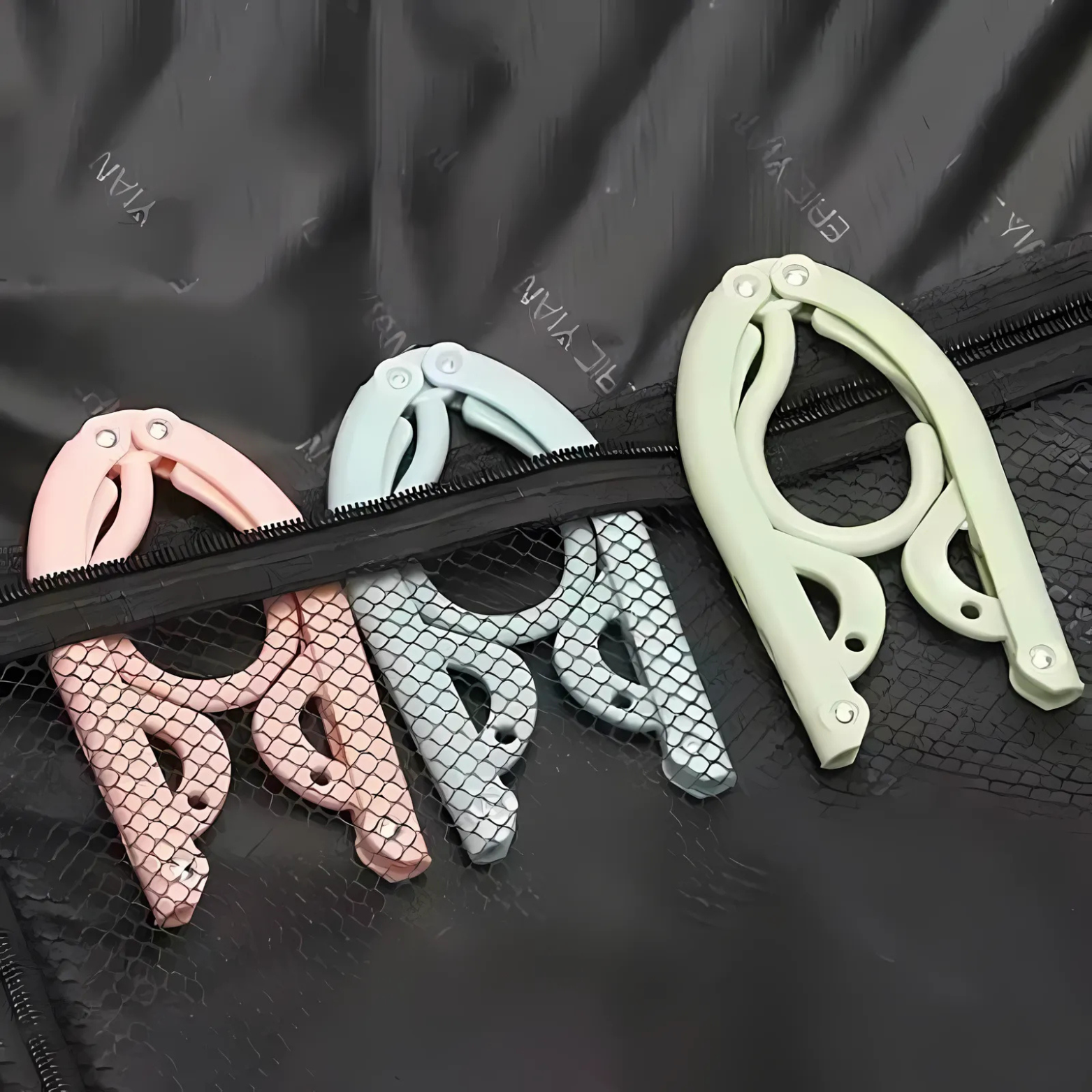 Lot de 10 Cintres de voyage pliables multicolor